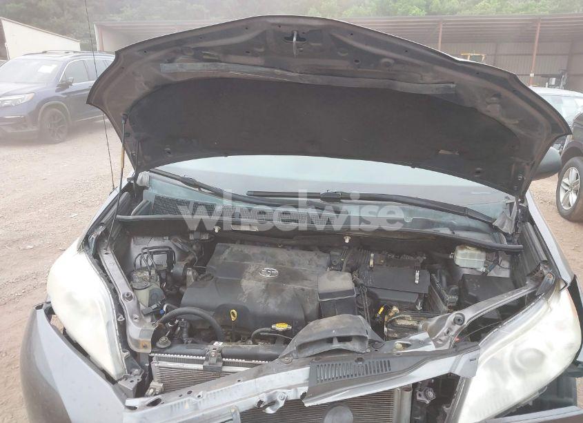 Photo 10 of 2014 Toyota Sienna L V6 7 PASSENGER (VIN 5TDZK3DC8ES470837)