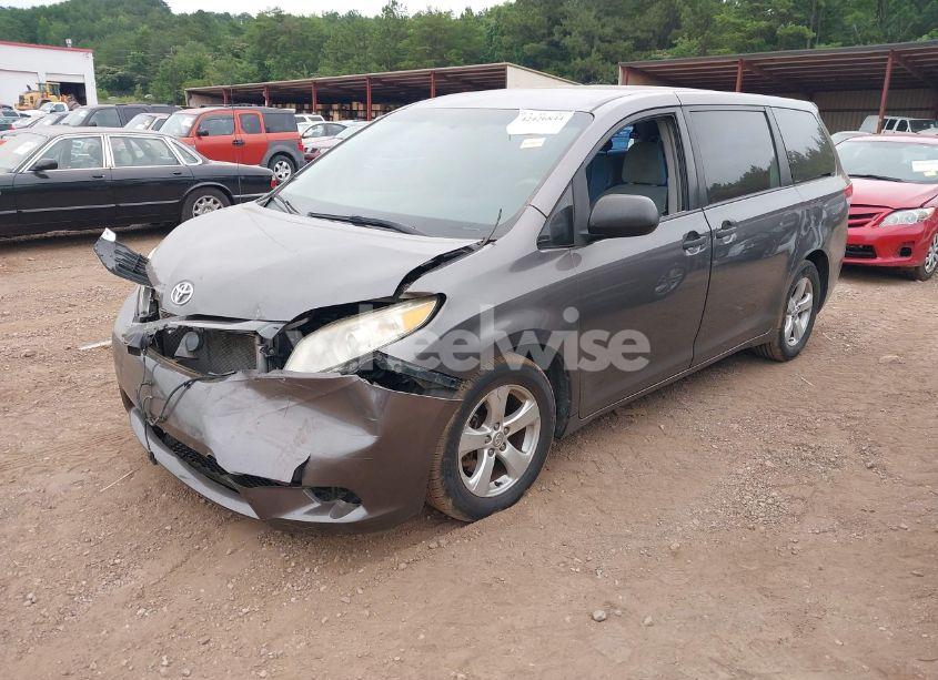 Photo 2 of 2014 Toyota Sienna L V6 7 PASSENGER (VIN 5TDZK3DC8ES470837)