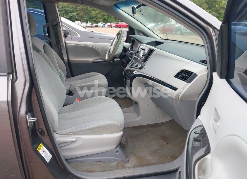 Photo 5 of 2014 Toyota Sienna L V6 7 PASSENGER (VIN 5TDZK3DC8ES470837)