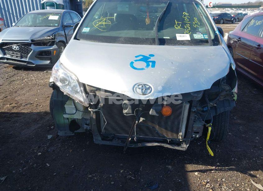 Photo 11 of 2014 Toyota Sienna L V6 7 PASSENGER (VIN 5TDZK3DC8ES476153)