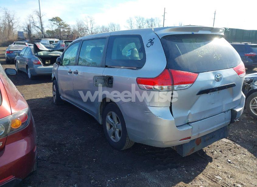 Photo 3 of 2014 Toyota Sienna L V6 7 PASSENGER (VIN 5TDZK3DC8ES476153)