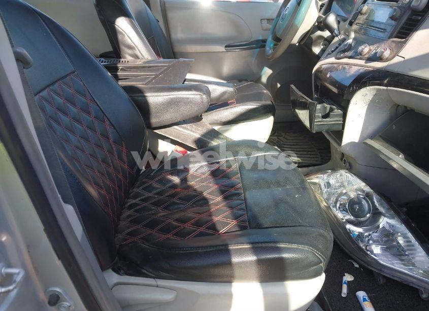 Photo 5 of 2014 Toyota Sienna L V6 7 PASSENGER (VIN 5TDZK3DC8ES476153)