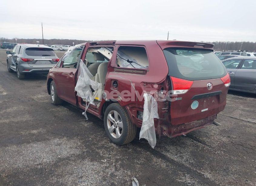 Photo 3 of 2014 Toyota Sienna L V6 7 PASSENGER (VIN 5TDZK3DC8ES477402)