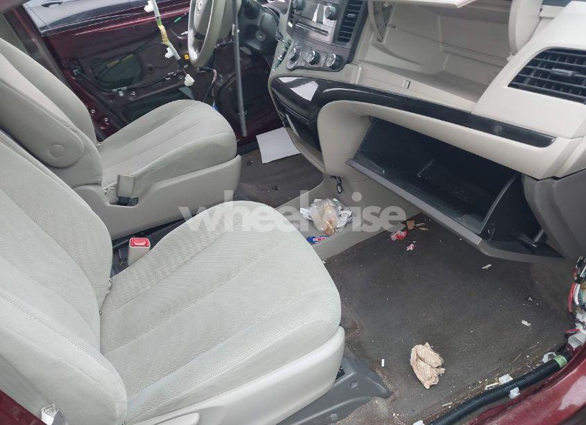 Photo 5 of 2014 Toyota Sienna L V6 7 PASSENGER (VIN 5TDZK3DC8ES477402)