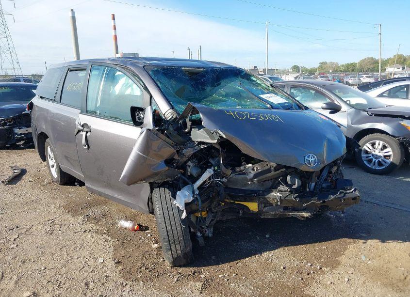 2016 Toyota Sienna L 7 PASSENGER (VIN 5TDZK3DC8GS725330) main photo