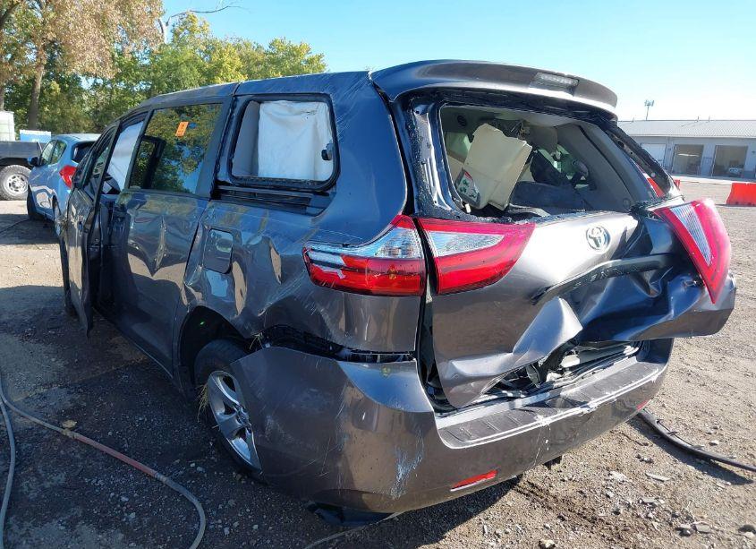 Photo 3 of 2016 Toyota Sienna L 7 PASSENGER (VIN 5TDZK3DC8GS725330)