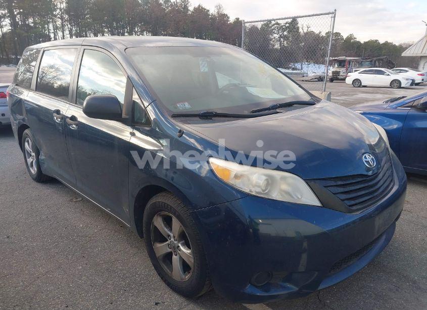 2011 Toyota Sienna BASE V6 (VIN 5TDZK3DC9BS028189) main photo