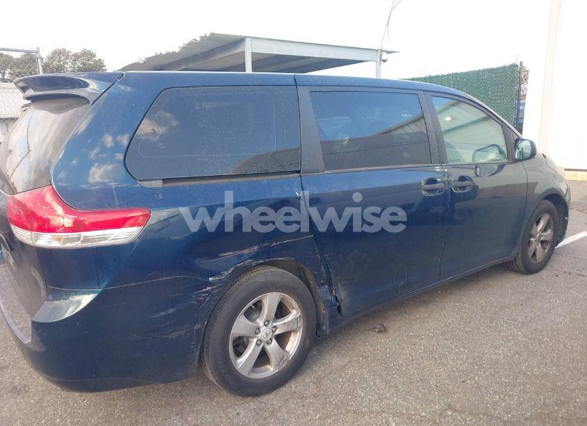 Photo 13 of 2011 Toyota Sienna BASE V6 (VIN 5TDZK3DC9BS028189)