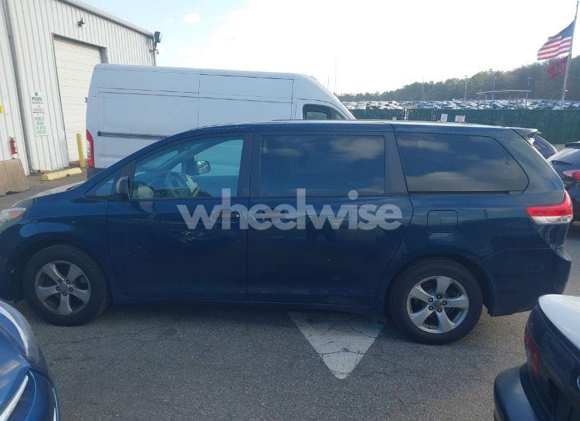 Photo 14 of 2011 Toyota Sienna BASE V6 (VIN 5TDZK3DC9BS028189)