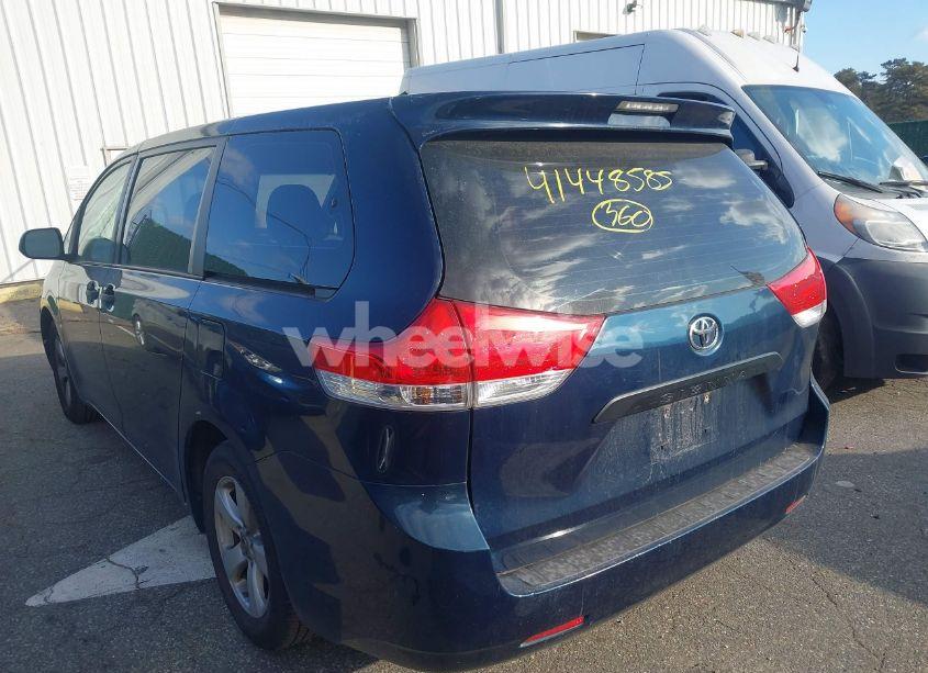 Photo 3 of 2011 Toyota Sienna BASE V6 (VIN 5TDZK3DC9BS028189)