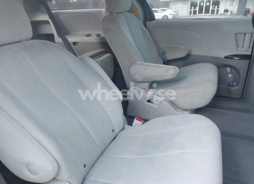 Photo 8 of 2011 Toyota Sienna BASE V6 (VIN 5TDZK3DC9BS028189)