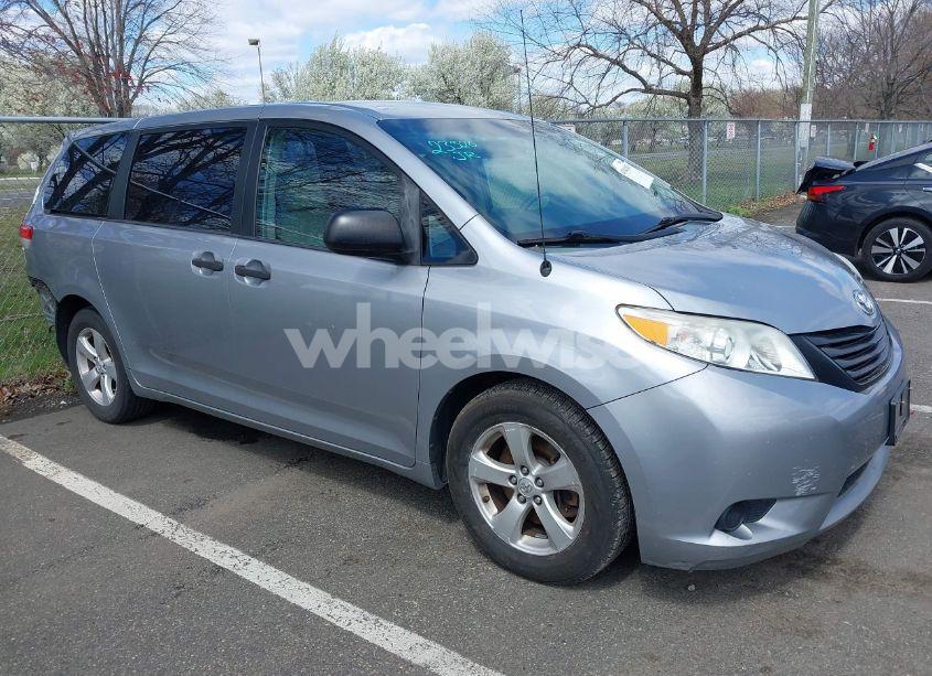 2013 Toyota Sienna L V6 7 PASSENGER (VIN 5TDZK3DC9DS298333) main photo