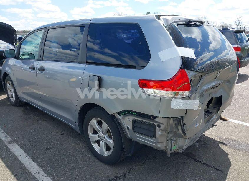 Photo 3 of 2013 Toyota Sienna L V6 7 PASSENGER (VIN 5TDZK3DC9DS298333)