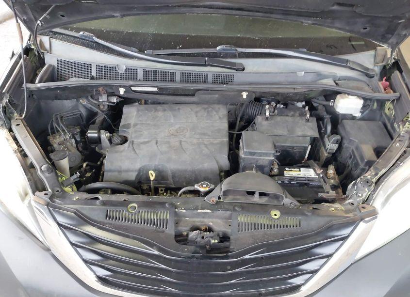 Photo 10 of 2014 Toyota Sienna L (VIN 5TDZK3DC9ES425759)