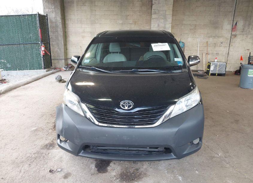 Photo 12 of 2014 Toyota Sienna L (VIN 5TDZK3DC9ES425759)
