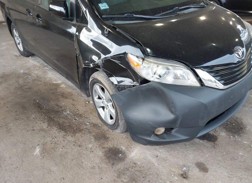 Photo 6 of 2014 Toyota Sienna L (VIN 5TDZK3DC9ES425759)