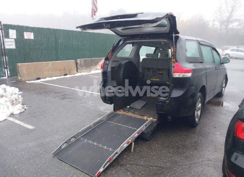 Photo 4 of 2014 Toyota Sienna L V6 7 PASSENGER (VIN 5TDZK3DC9ES444537)