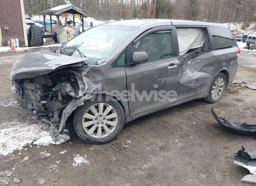 Photo 2 of 2014 Toyota Sienna L V6 7 PASSENGER (VIN 5TDZK3DC9ES510214)