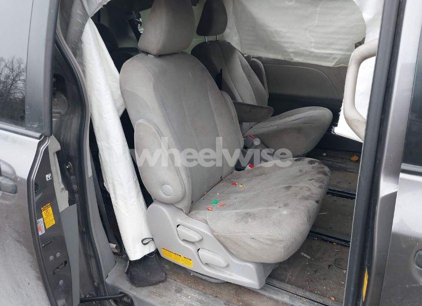 Photo 8 of 2014 Toyota Sienna L V6 7 PASSENGER (VIN 5TDZK3DC9ES510214)