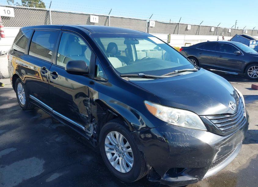 2015 Toyota Sienna L 7 PASSENGER (VIN 5TDZK3DC9FS549869) main photo