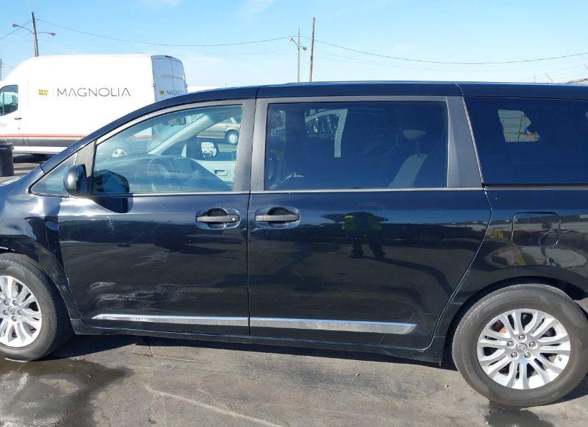 Photo 13 of 2015 Toyota Sienna L 7 PASSENGER (VIN 5TDZK3DC9FS549869)