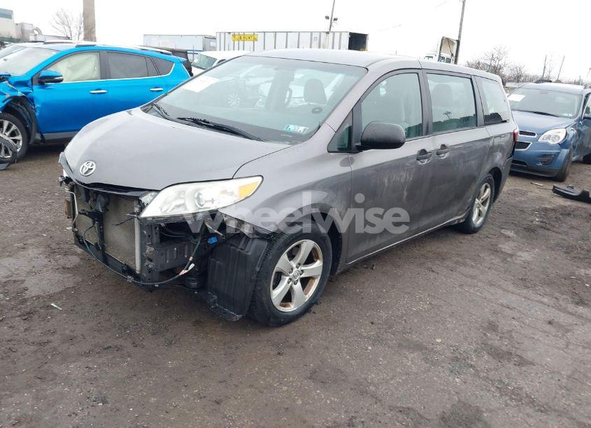 Photo 2 of 2015 Toyota Sienna L 7 PASSENGER (VIN 5TDZK3DC9FS582287)