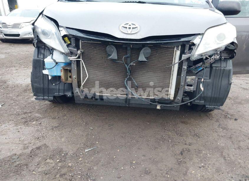 Photo 6 of 2015 Toyota Sienna L 7 PASSENGER (VIN 5TDZK3DC9FS582287)