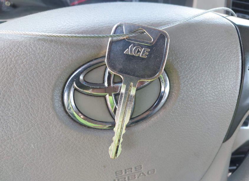 Photo 11 of 2011 Toyota Sienna BASE V6 (VIN 5TDZK3DCXBS052128)