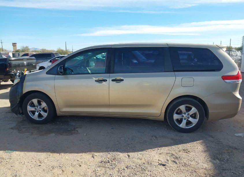 Photo 14 of 2011 Toyota Sienna BASE V6 (VIN 5TDZK3DCXBS052128)