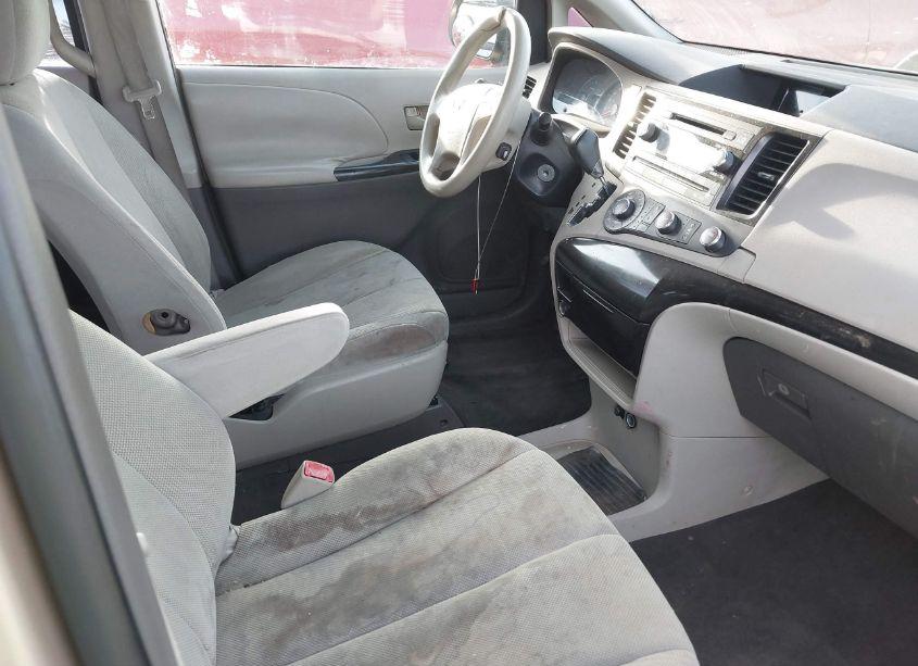 Photo 5 of 2011 Toyota Sienna BASE V6 (VIN 5TDZK3DCXBS052128)