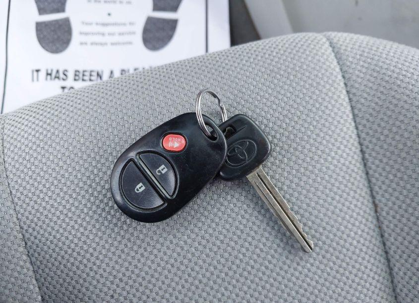 Photo 11 of 2011 Toyota Sienna BASE V6 (VIN 5TDZK3DCXBS157316)