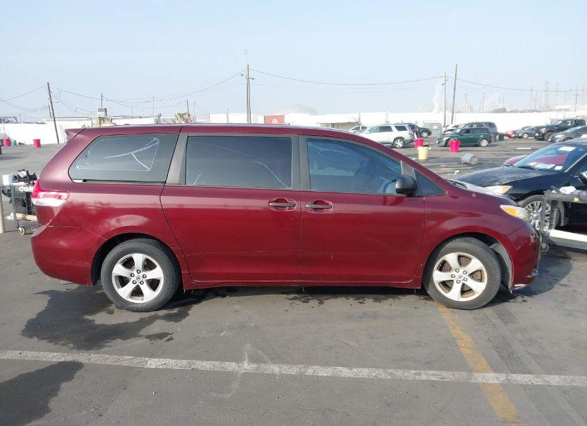 Photo 13 of 2011 Toyota Sienna BASE V6 (VIN 5TDZK3DCXBS157316)