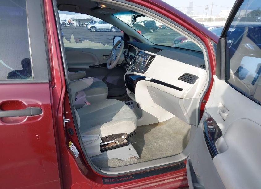 Photo 5 of 2011 Toyota Sienna BASE V6 (VIN 5TDZK3DCXBS157316)