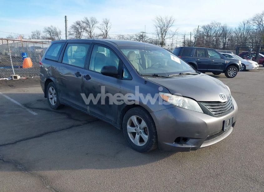 2012 Toyota Sienna BASE V6 7 PASSENGER (VIN 5TDZK3DCXCS258843) main photo