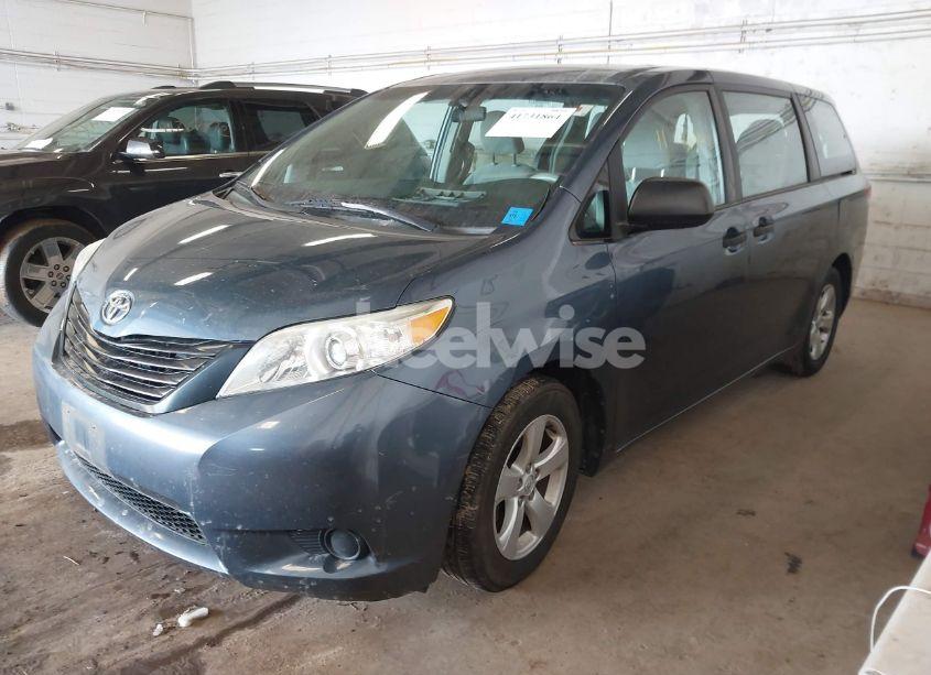 Photo 2 of 2014 Toyota Sienna L V6 7 PASSENGER (VIN 5TDZK3DCXES434910)