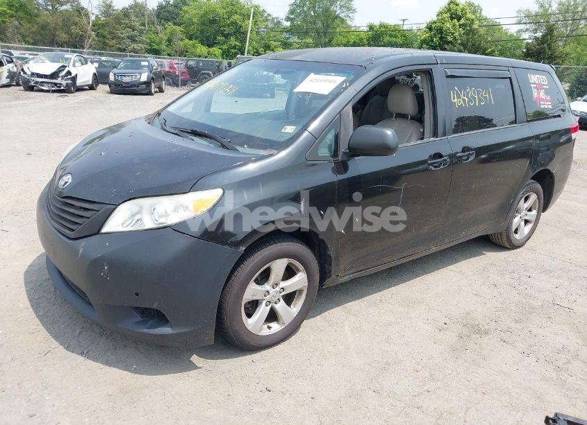 Photo 2 of 2014 Toyota Sienna L V6 7 PASSENGER (VIN 5TDZK3DCXES450220)