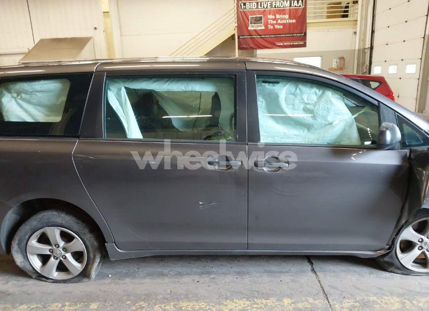 Photo 14 of 2015 Toyota Sienna L 7 PASSENGER (VIN 5TDZK3DCXFS567507)