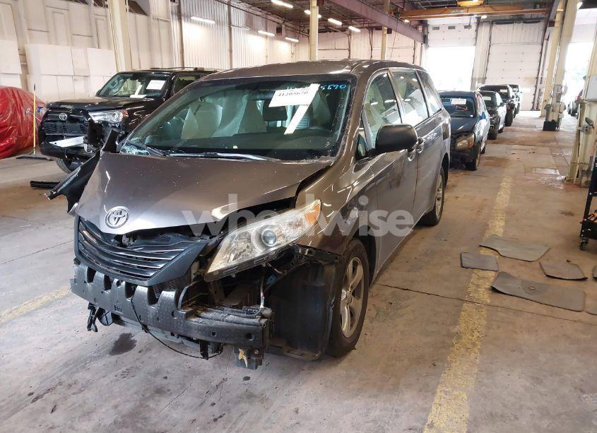 Photo 2 of 2015 Toyota Sienna L 7 PASSENGER (VIN 5TDZK3DCXFS567507)