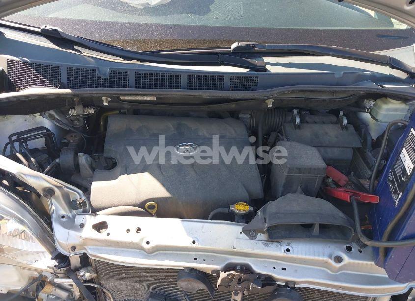 Photo 10 of 2015 Toyota Sienna L (VIN 5TDZK3DCXFS594786)