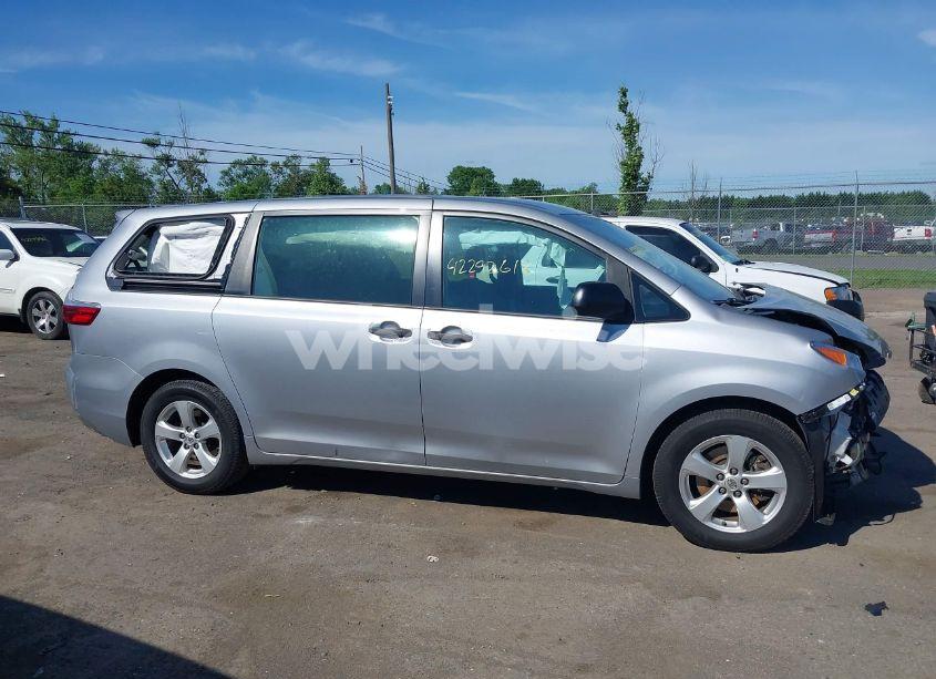 Photo 13 of 2015 Toyota Sienna L (VIN 5TDZK3DCXFS594786)