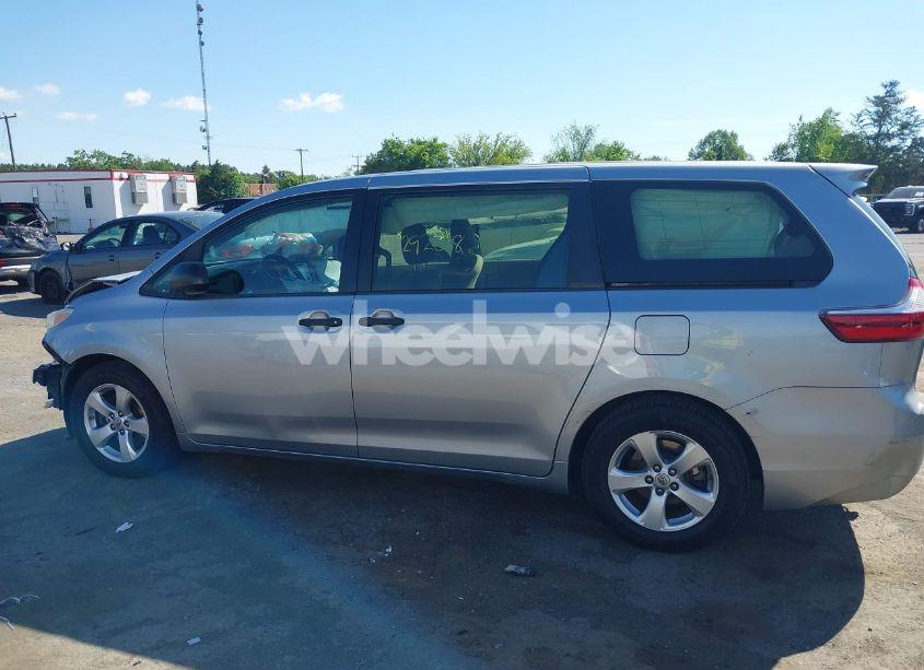 Photo 14 of 2015 Toyota Sienna L (VIN 5TDZK3DCXFS594786)