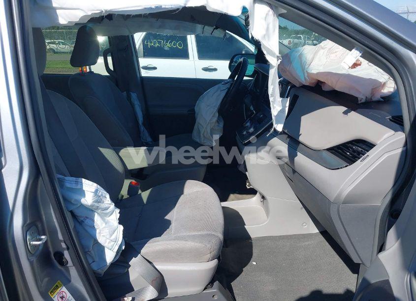 Photo 5 of 2015 Toyota Sienna L (VIN 5TDZK3DCXFS594786)