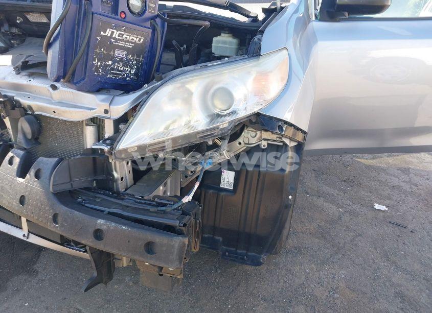 Photo 6 of 2015 Toyota Sienna L (VIN 5TDZK3DCXFS594786)