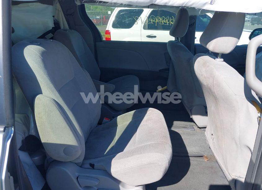 Photo 8 of 2015 Toyota Sienna L (VIN 5TDZK3DCXFS594786)