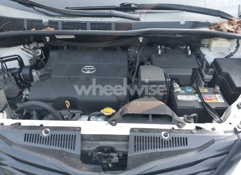 Photo 10 of 2015 Toyota Sienna L 7 PASSENGER (VIN 5TDZK3DCXFS614096)