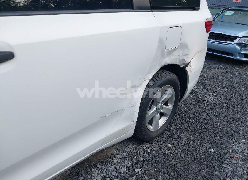 Photo 6 of 2015 Toyota Sienna L 7 PASSENGER (VIN 5TDZK3DCXFS614096)