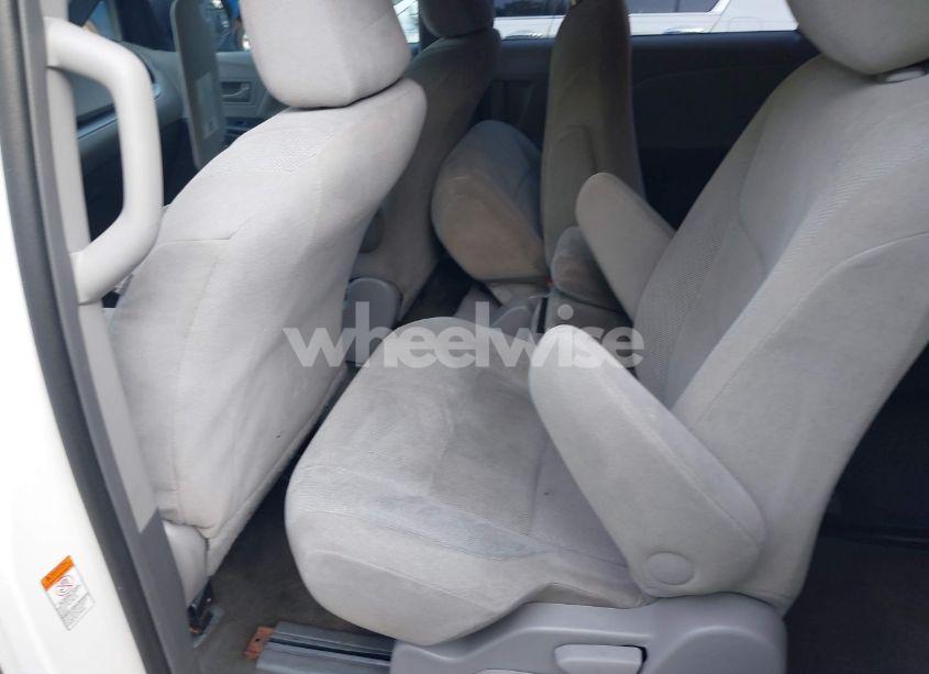 Photo 8 of 2015 Toyota Sienna L 7 PASSENGER (VIN 5TDZK3DCXFS614096)