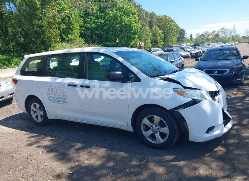 Photo 13 of 2015 Toyota Sienna L (VIN 5TDZK3DCXFS640245)