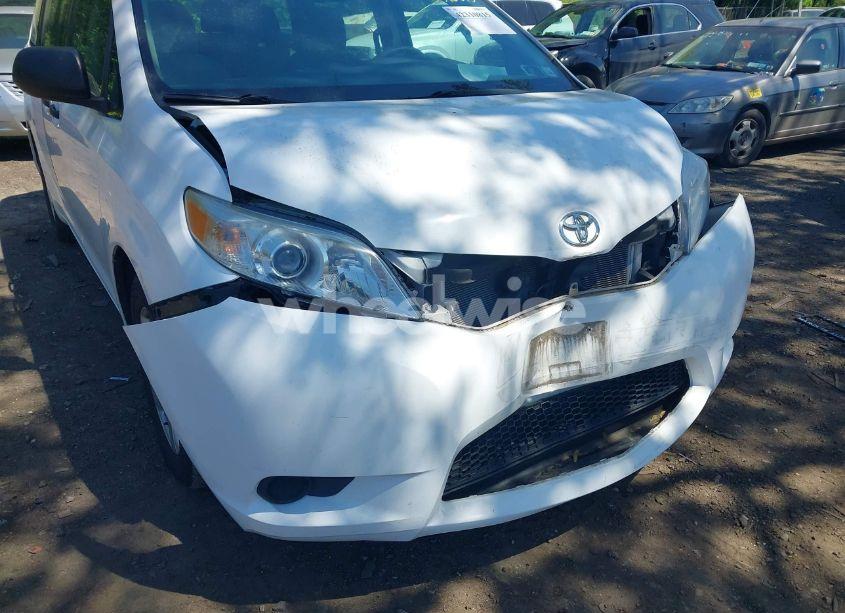 Photo 6 of 2015 Toyota Sienna L (VIN 5TDZK3DCXFS640245)