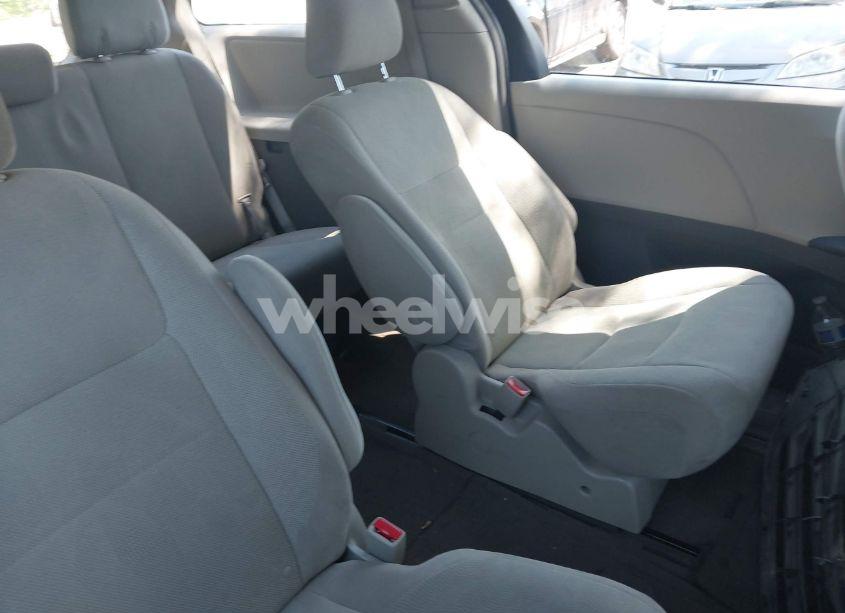 Photo 8 of 2015 Toyota Sienna L (VIN 5TDZK3DCXFS640245)